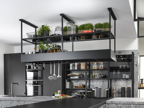 Étagère suspendue avec hotte aspirante intégrée pour cuisine