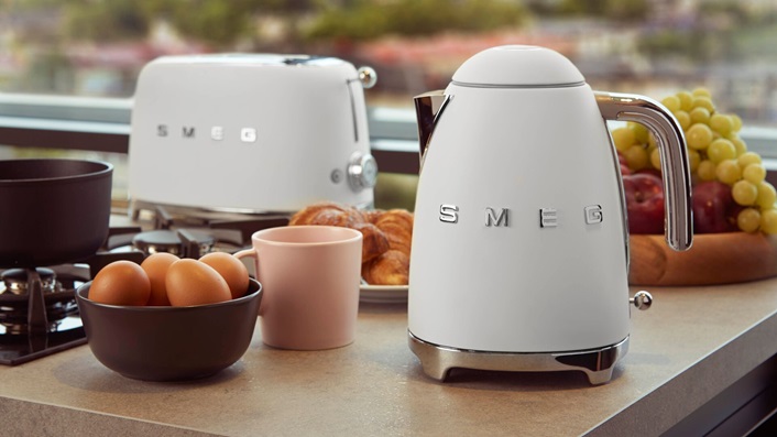 bouilloire et grille pain smeg
