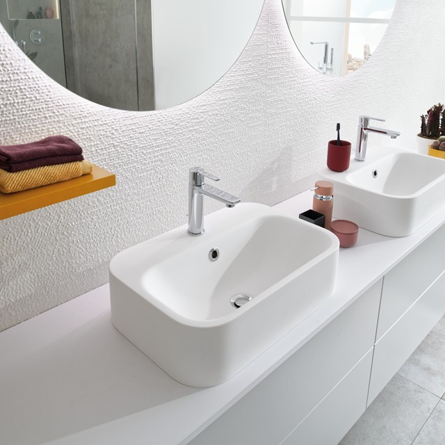 Doppelbecken mit großer Tiefe zum Aufsetzen auf Waschtischplatte