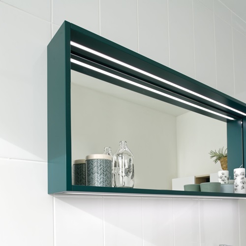 Miroir sur mesure rectangulaire avec cadre vert et rail éclairant à LED
