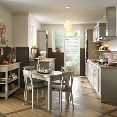 Cuisine rustique en bois gris clair