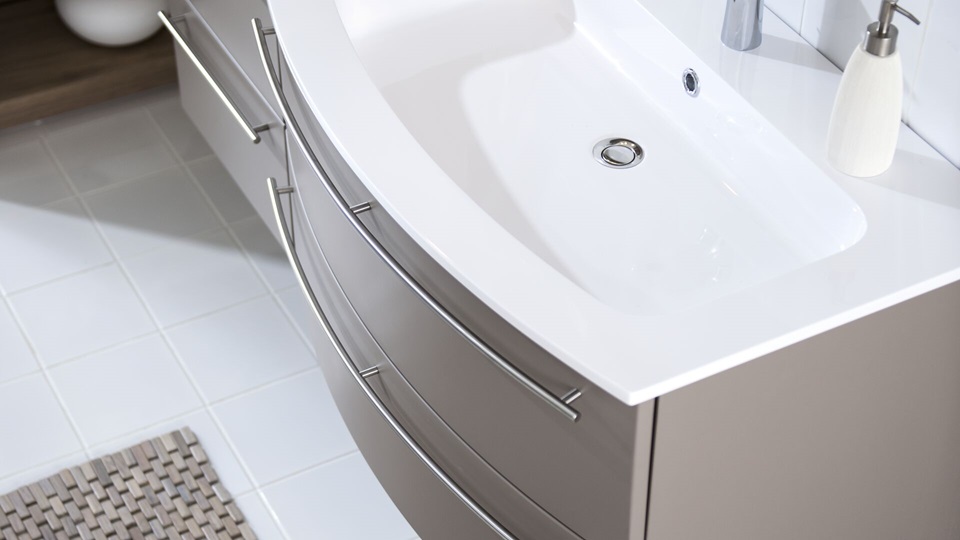 Gerundete Waschtischplatte für gewölbte Schubkästen