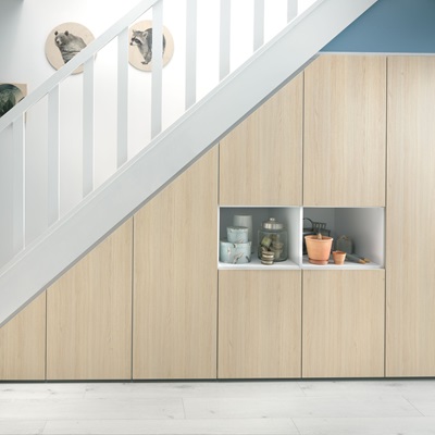 Portes battantes sous escalier