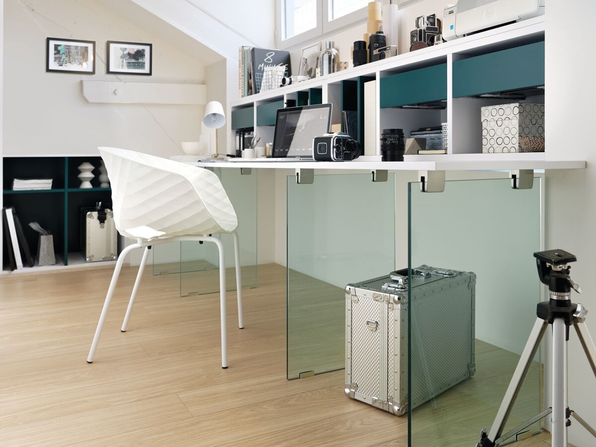 Vue globale du bureau avec les pieds en verre