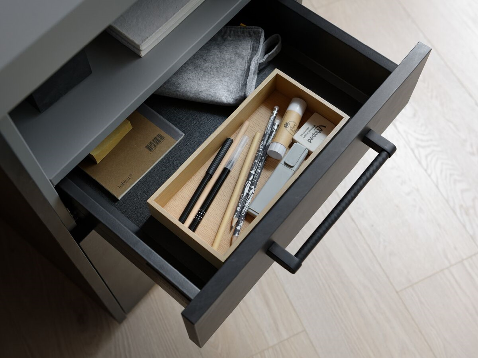 Tiroir de bureau avec boite de rangement longitude et poignée noire