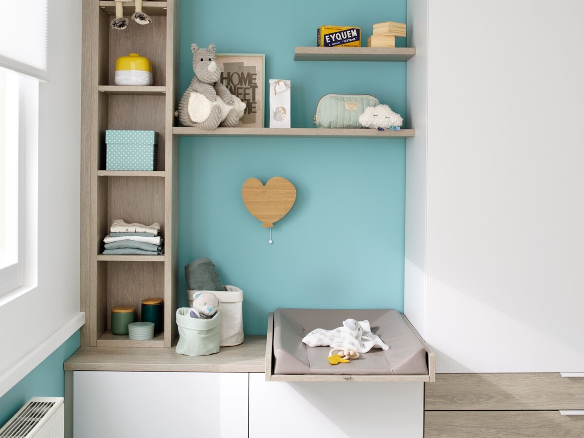 Meuble de rangement avec le plan à langer